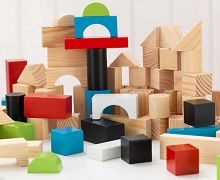 Maquette en bois et jeux de construction