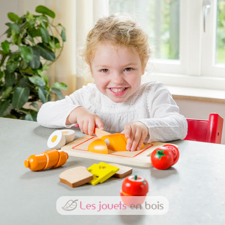 Planche d'aliments en bois à découper NCT10578 New Classic Toys 4